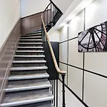 Modern 2* Paris