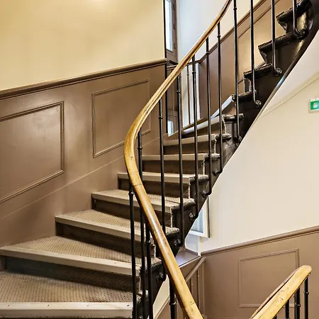 Modern 2* Paris