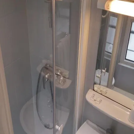 Hotel Modern 2*